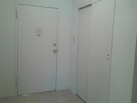 Entry w/guest closet