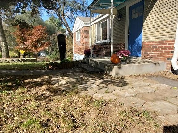 3rd image of 1990 Hillcrest St