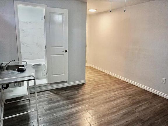 5th image of 9422 Rose St #B