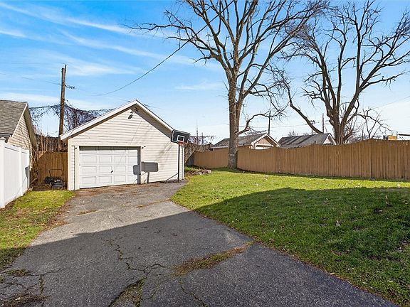 3rd image of 34 Carlisle St