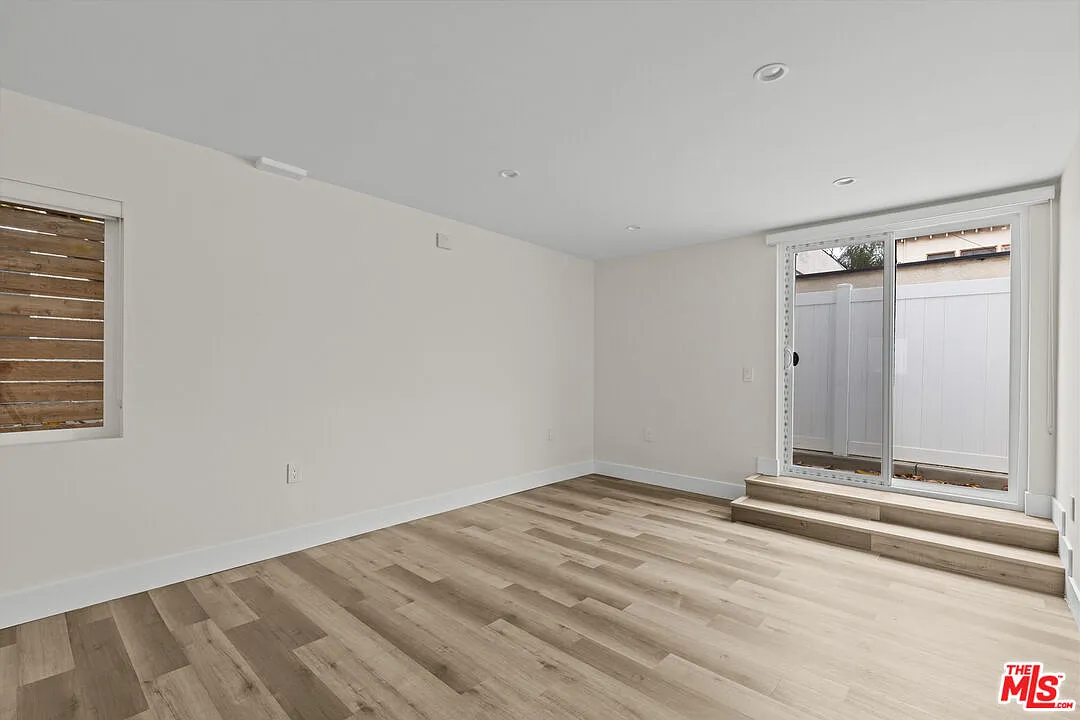 2 bed, 2.5 bath, 1200 sqft, $4,500 — Photo 2