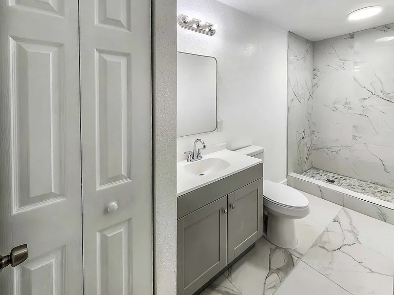 76 SW 8th Ave #N — Photo 11