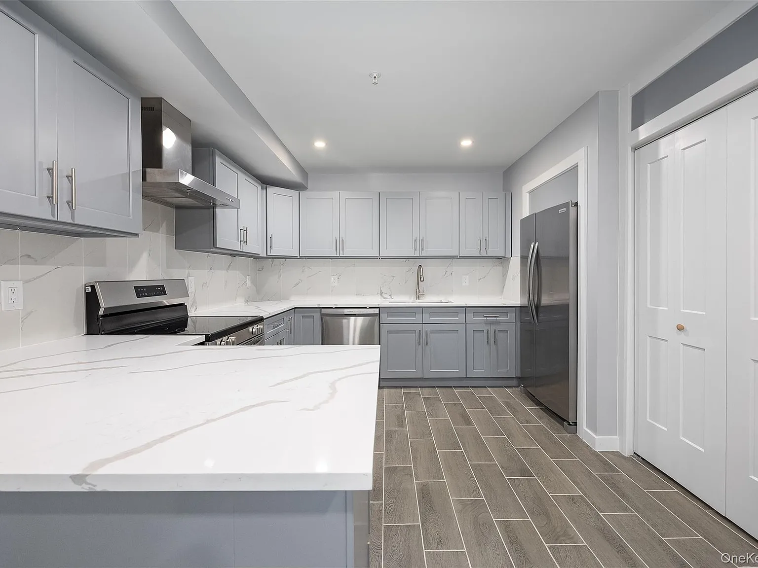 2 bed, 1.0 bath, 850 sqft, $2,300 — Photo 2