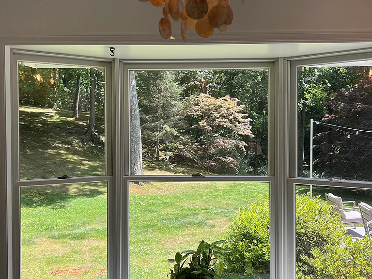 Extra breakfast or coffee nook off the kitchen