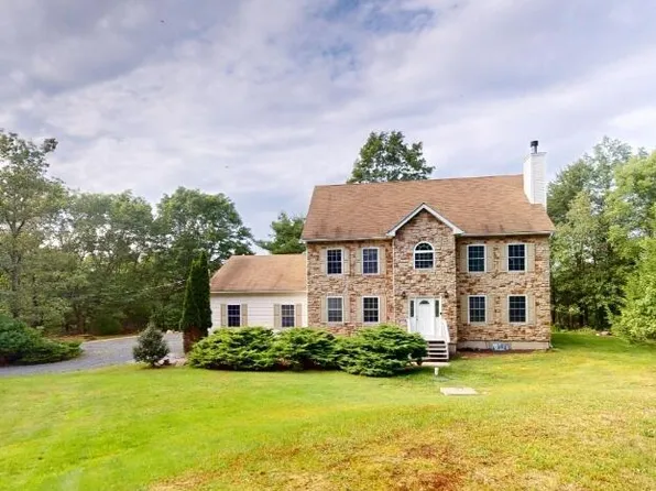 115 Mountain View Rd, Greeley, PA 18425