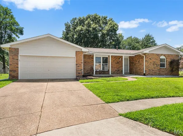 5863 Stonehorse Ct, Saint Louis, MO 63129