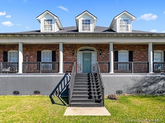1st image of 135 Country Ln