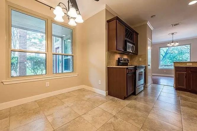 3 bed, 2.5 bath, 1458 sqft, $2,500 — Photo 2