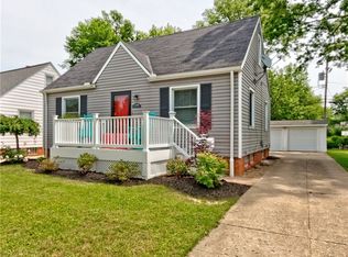 1389 Parkview Dr, Lyndhurst, OH 44124