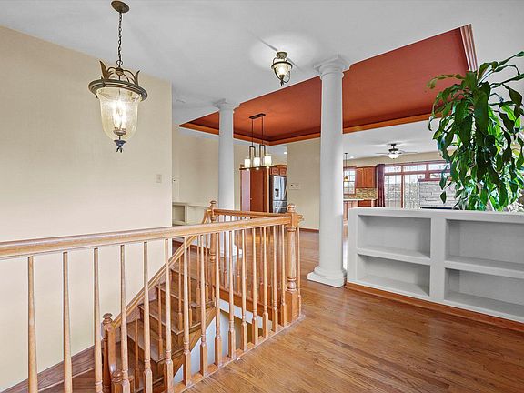 4th image of 11328 Longwood Cir