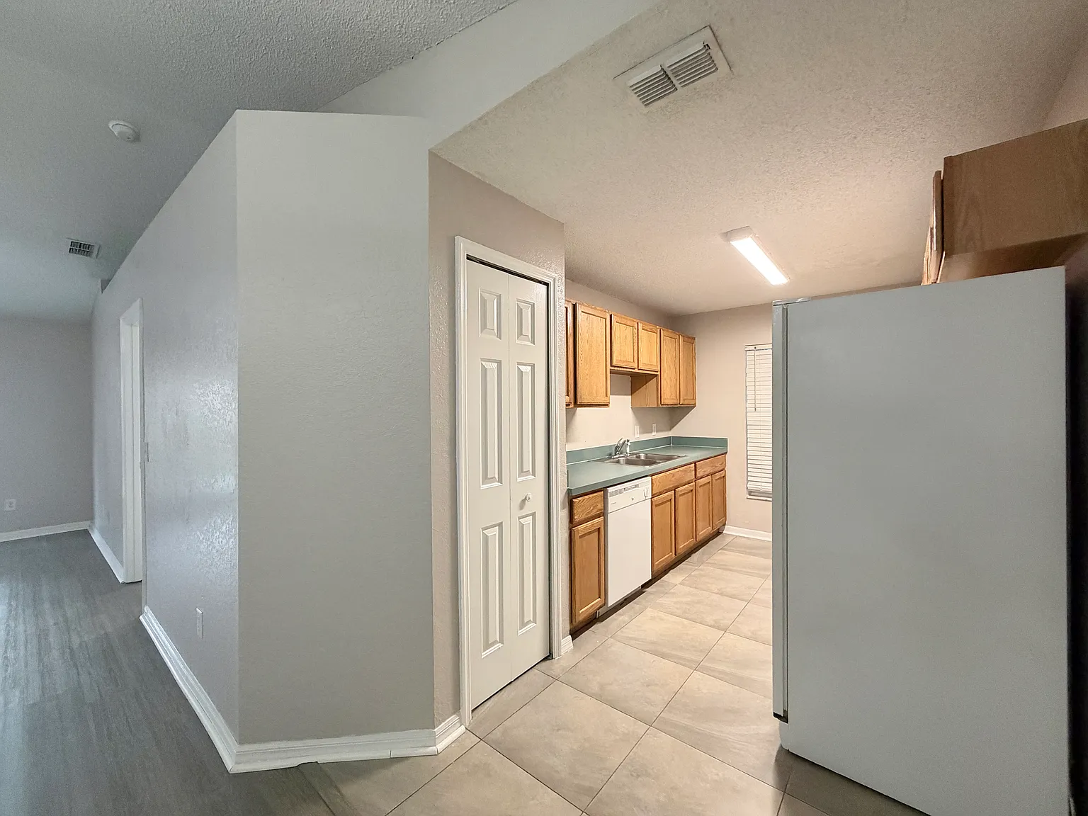 3 bed, 1163 sqft, $1,740 — Photo 2