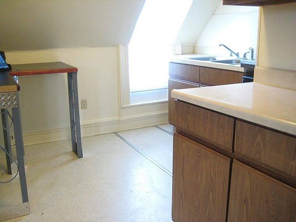 3rd image of 426 E Main St #A