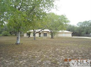 120 Cynthia Dr, Pleasanton, TX 78064
