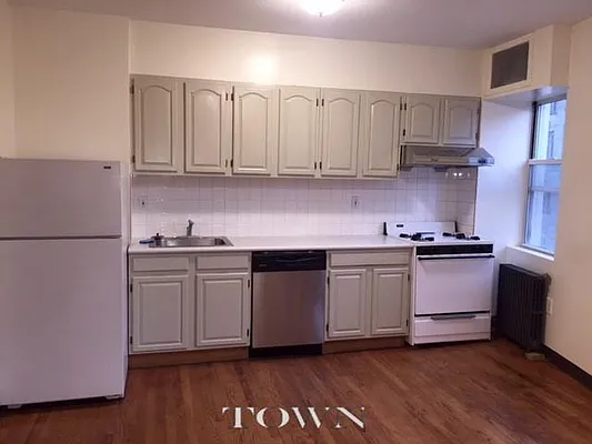 Rented by Town Residential | media 4