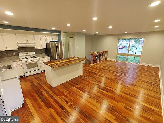 5th image of 11570 Embers Ct