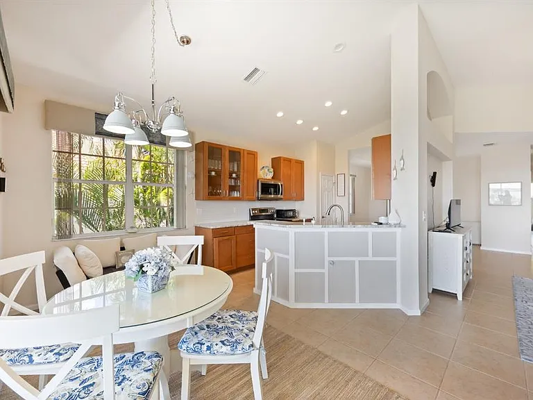 4604 Club Dr #B202 — Photo 11