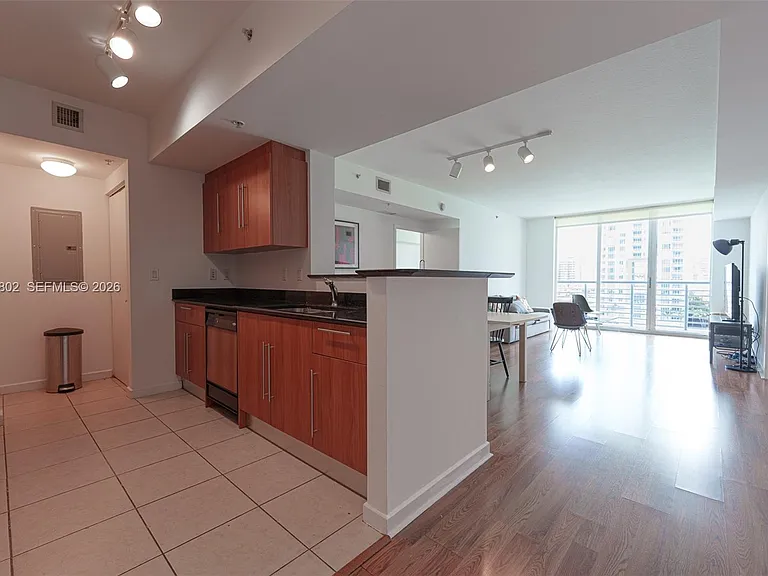 325 Biscayne Blvd #821 — Photo 24
