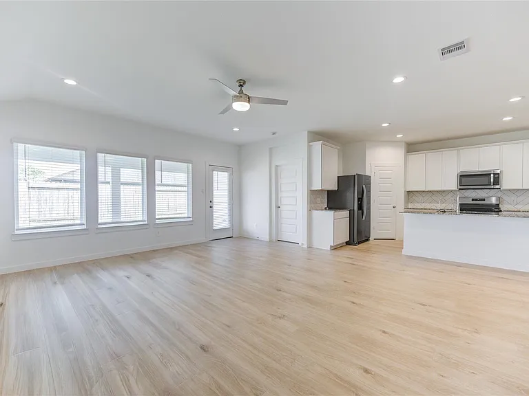 2732 Misty Elm Ln — Photo 31