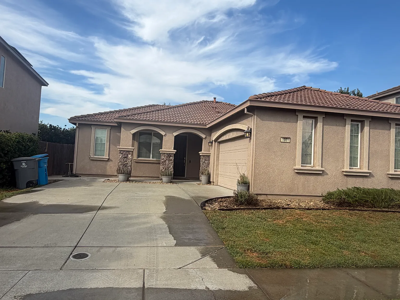 3 bed, 1360 sqft, $2,400 — Photo 3