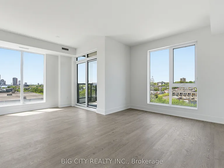 858 Dupont St #705 — Photo 2