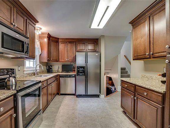 3rd image of 9177 Pembridge Dr