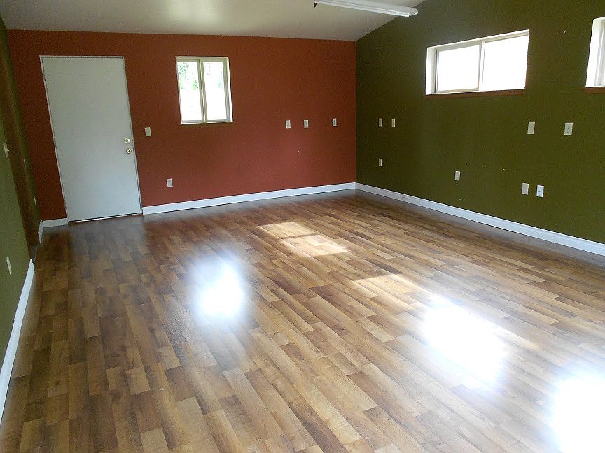 1st image of 812 Oakcrest Ct SE