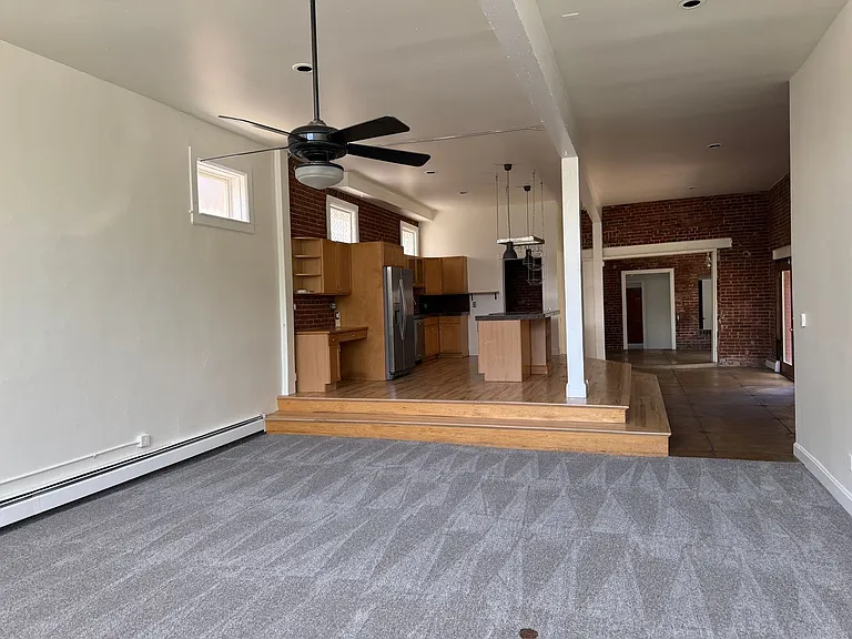 415 W 4th Ave — Photo 3