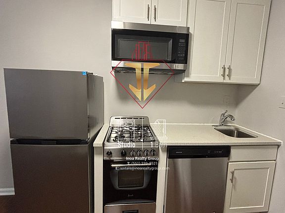 2nd image of 64 Newkirk St #L