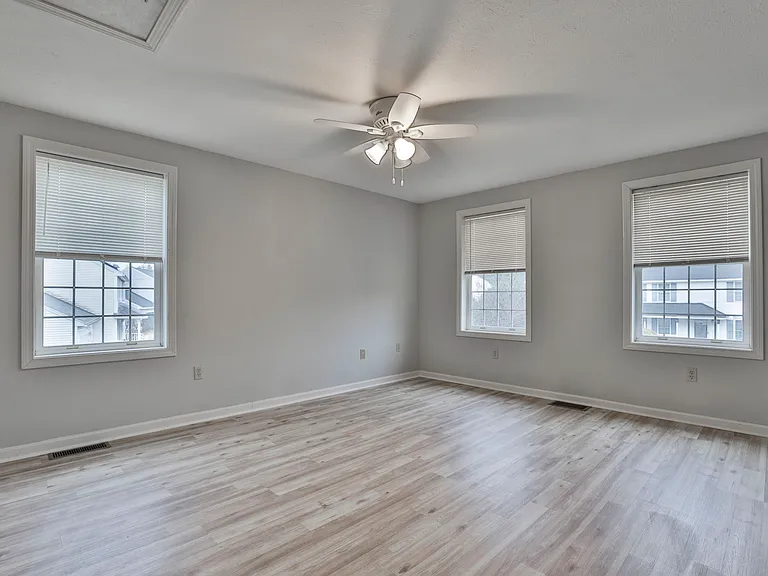 54 Vandora Dr — Photo 17