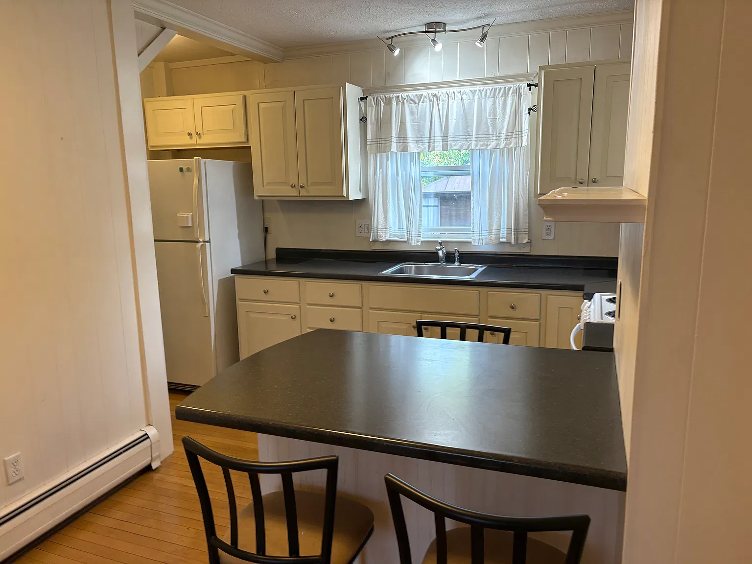 1 bed, 500 sqft, $1,500 — Photo 4