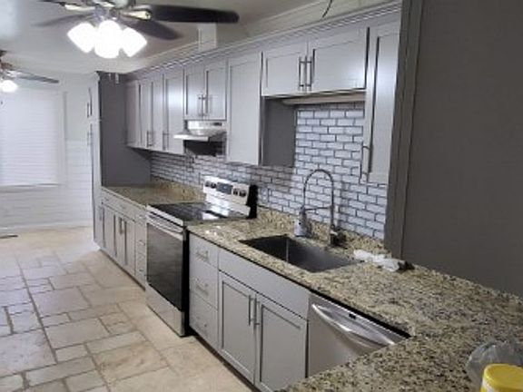 4th image of 2204 Oakdale Dr