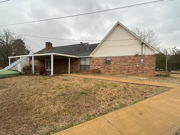 4th image of 1301 Meadow Creek Dr