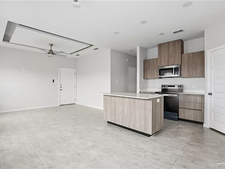 402 N Alexandrite Ave #2 — Photo 4