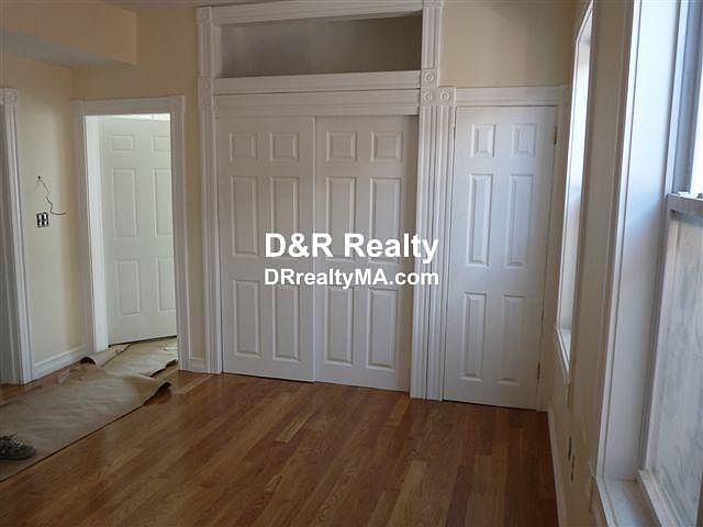 2nd image of 210 Maverick St #3F