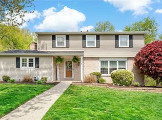 215 Woodview Dr, Beaver, PA 15009