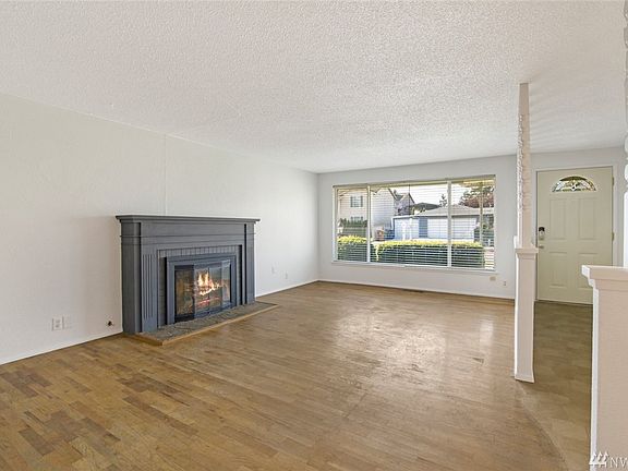 Fireplace in Family Room!