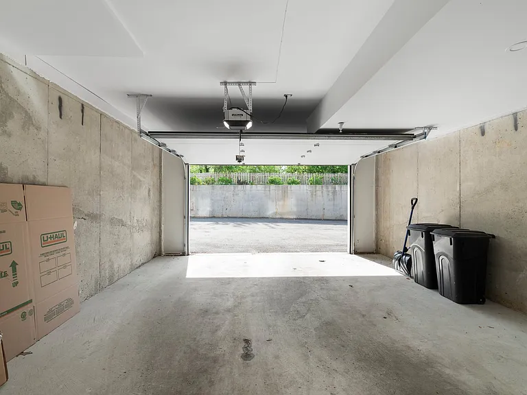 3590 Calumet St — Photo 32