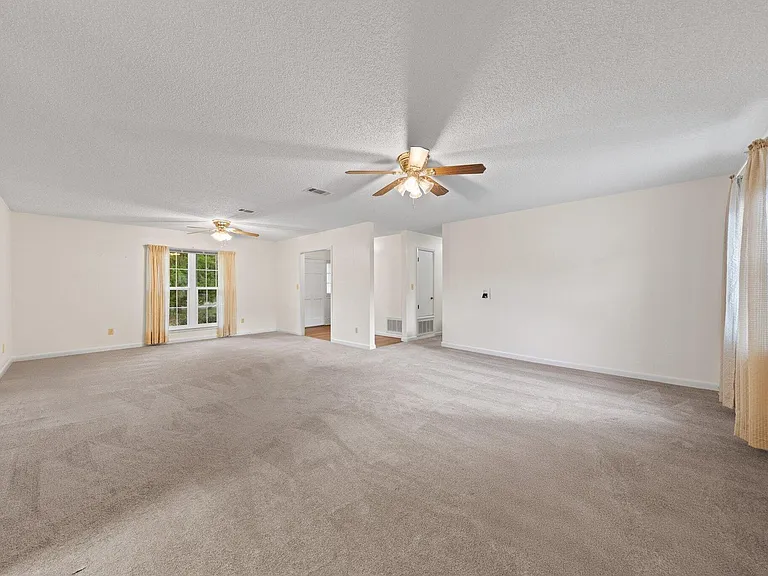 122 Beach Dr — Photo 8