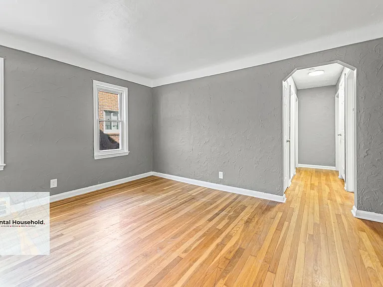 20296 Waltham St — Photo 2