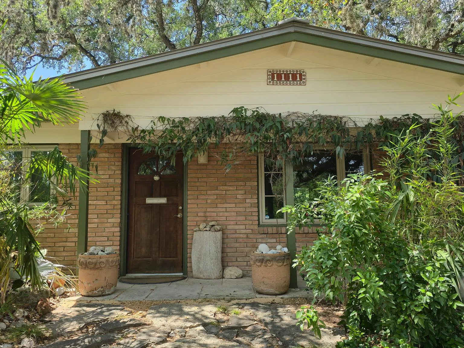 3 bed, 1.5 bath, 912 sqft, $3,000 — Photo 1