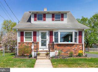 32 Oak St, Gibbstown, NJ 08027