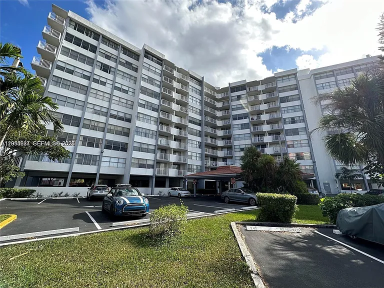 1200 NE Miami Gardens Dr #905W — Photo 2