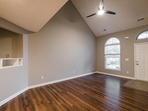 4th image of 111 Baybrook Cir
