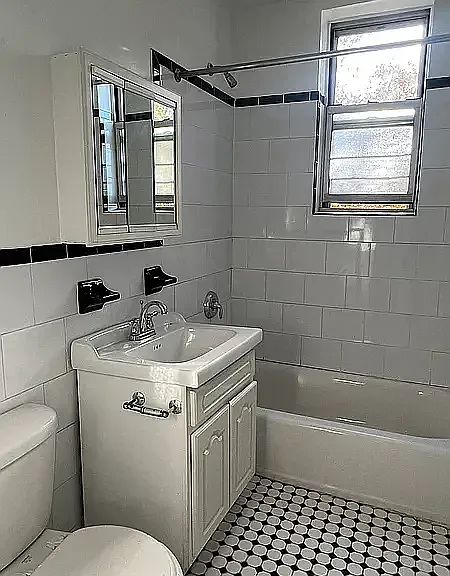 24-16 29th St #21 — Photo 4