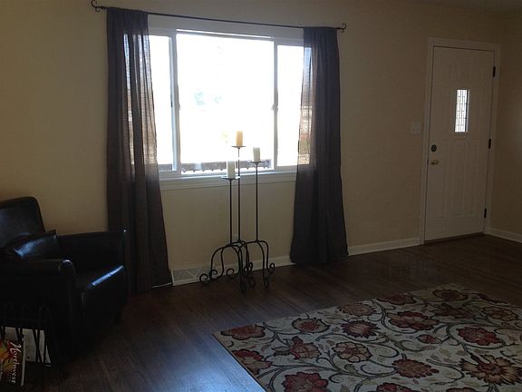3rd image of 113 Renrose Ave