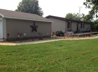 1659 N 2000 East Rd, Stonington, IL 62567