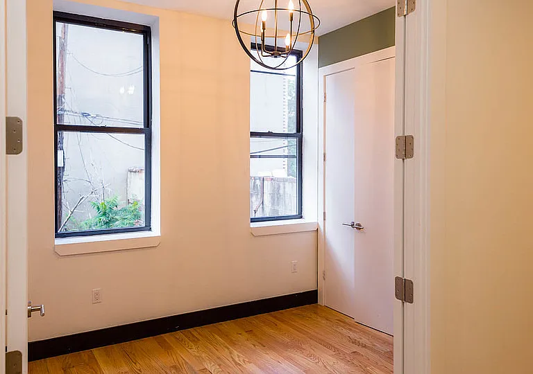 277 Irving Ave #2R — Photo 4