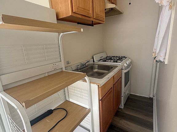 4th image of 967 Summit Ave #1A