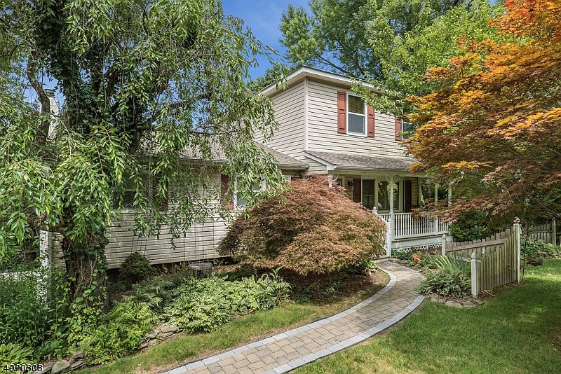 1st image of 5 Willis Dr
