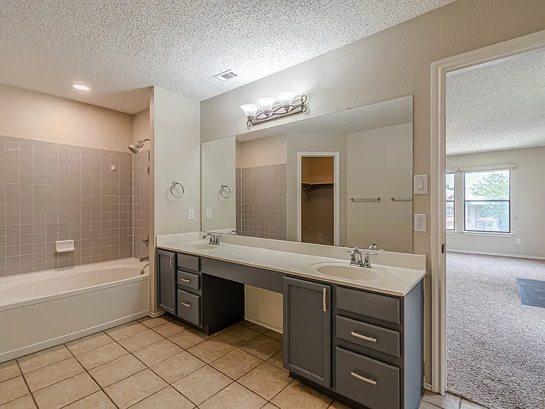 11907 Altamonte Oaks — Photo 21